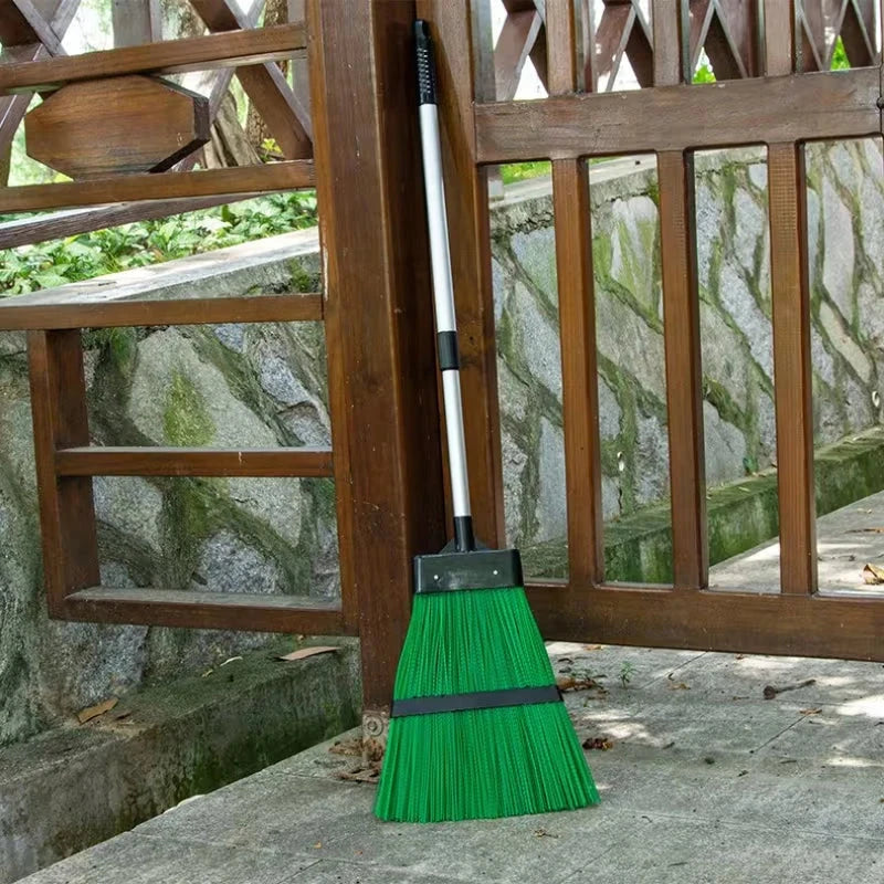 Scopa da esterno per giardino e vialetti con setole dure e manico telescopico
