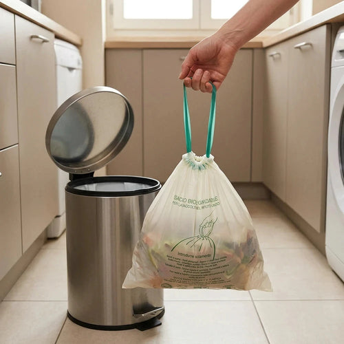 100 sacs poubelle biodégradables et compostables, dimensions : 53 x 60 cm, étanches aux liquides, avec poignées.