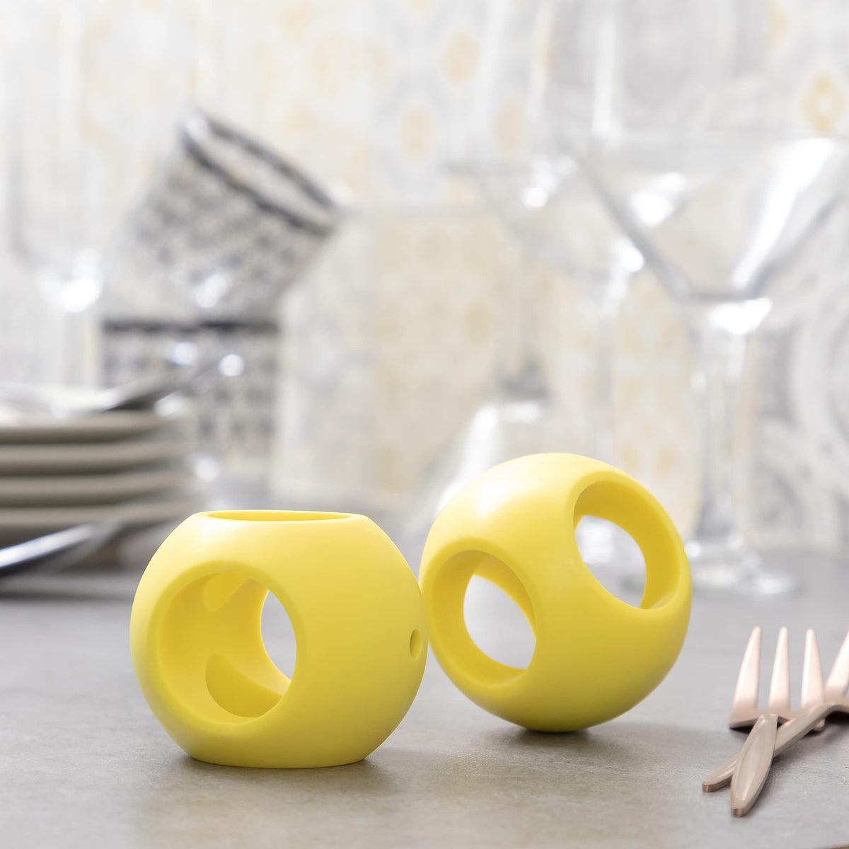 InnovaGoods - Lot de 2 billes magnétiques anticalcaires Ioclean, écologiques, réutilisables, économes en énergie, idéales pour lave-linge et lave-vaisselle, jaunes, en plastique
