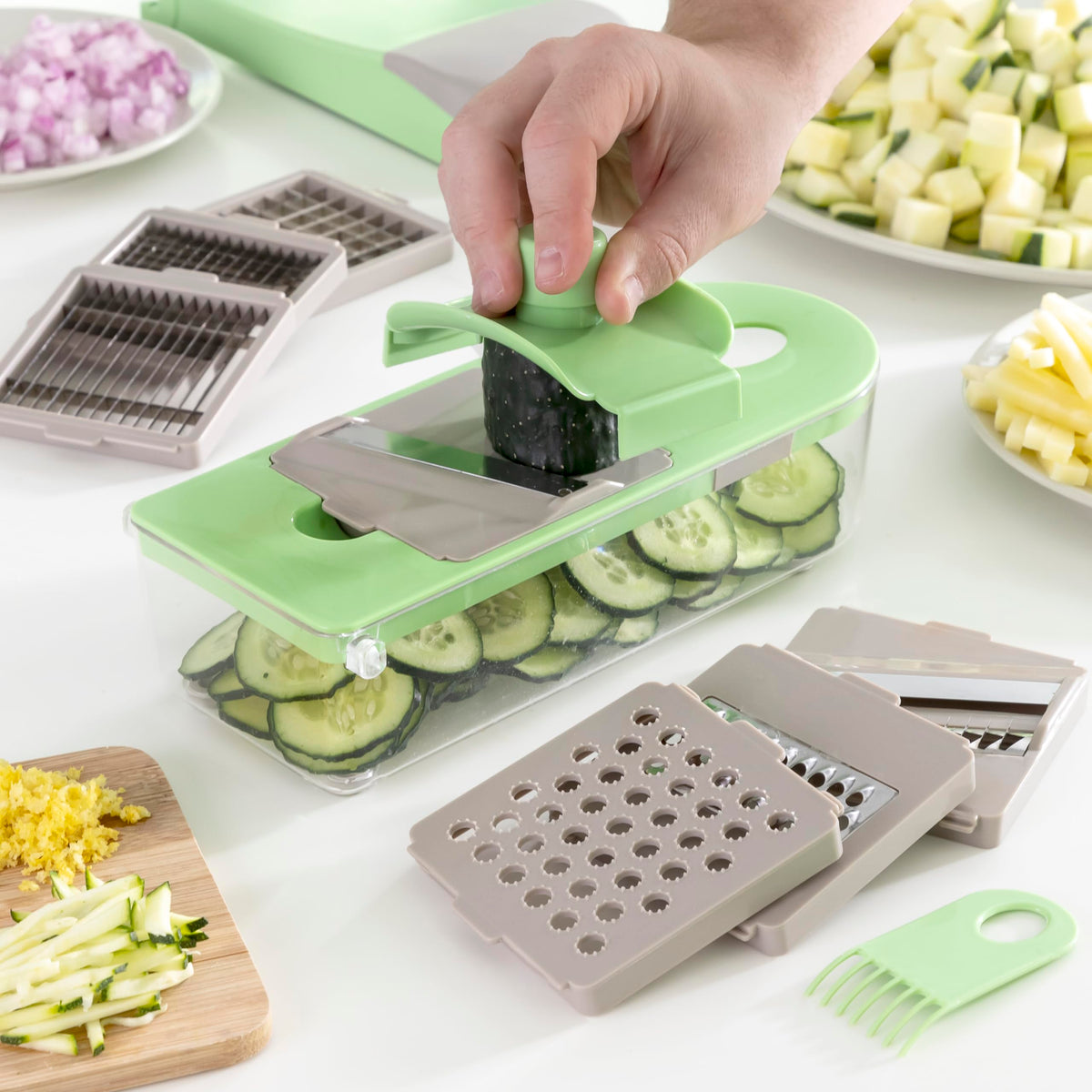 InnovaGoods® Choppie Expert 7-in-1 Vegetable Cutter, Grater and Mandolin with Recipes and Accessories, multifunctional, stainless steel blades, container and glove, green.