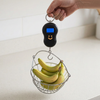 Bilancia digitale con cestello di frutta
